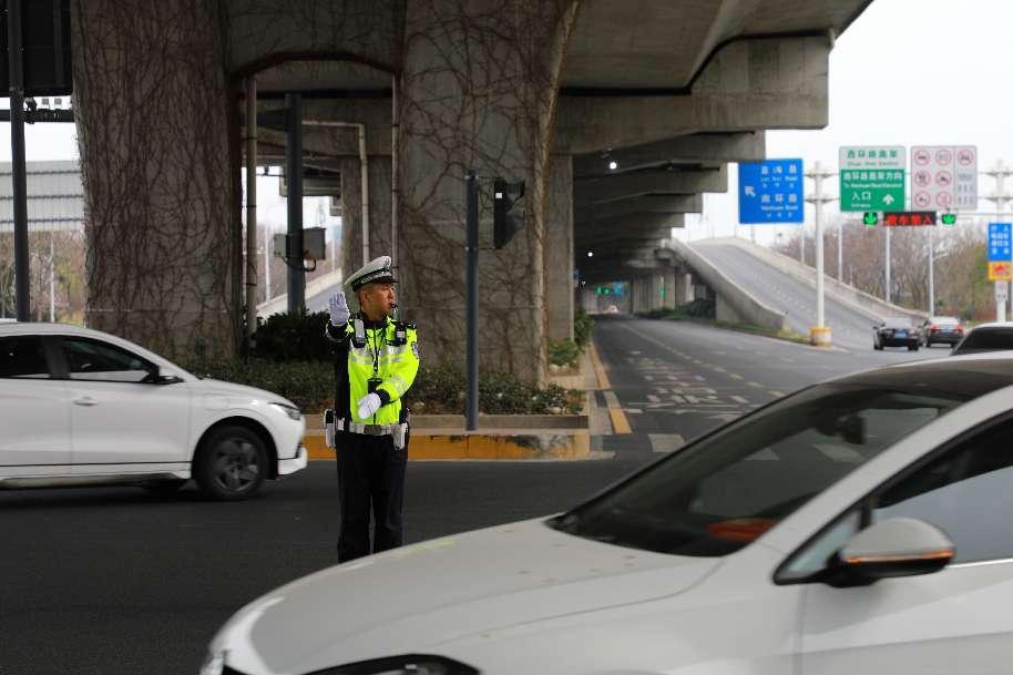 青春在岗位闪耀｜盐城青年交警用坚守与创新书写新时代“马路情书”