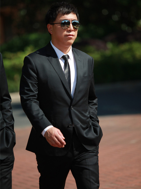 青岛贵妇黄渤拍《极限挑战》第一季时收了4,800万的酬劳.