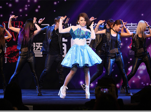 2015.01.07 崔子格北京召开签约发布会暨首唱会